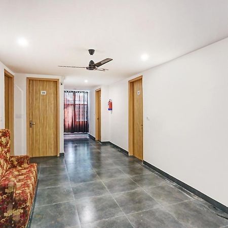 Oyo 81641 Collection O Hotel A1 Residency Нью-Дели Экстерьер фото