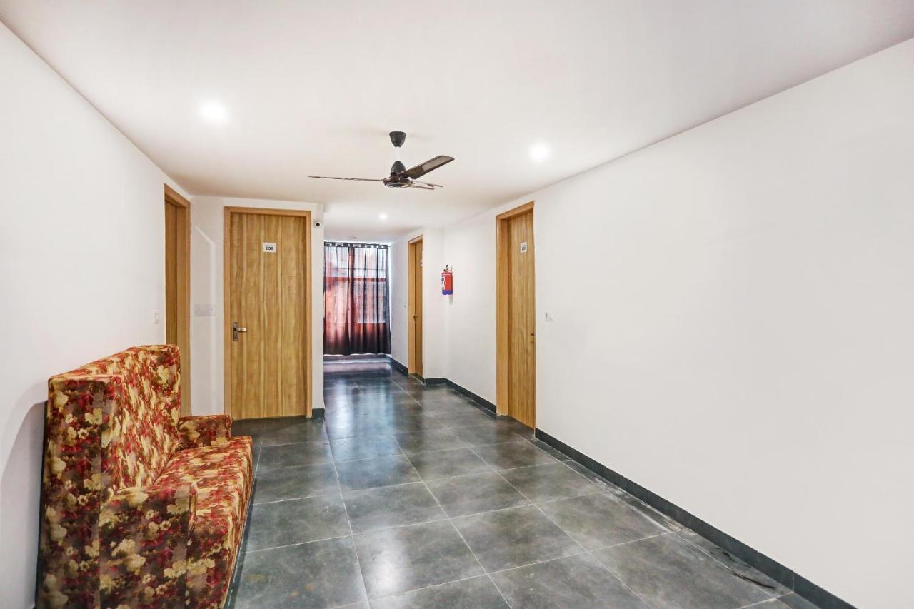 Oyo 81641 Collection O Hotel A1 Residency Нью-Дели Экстерьер фото