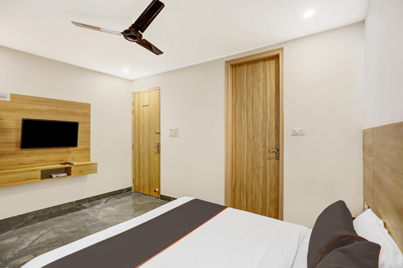 Oyo 81641 Collection O Hotel A1 Residency Нью-Дели Экстерьер фото