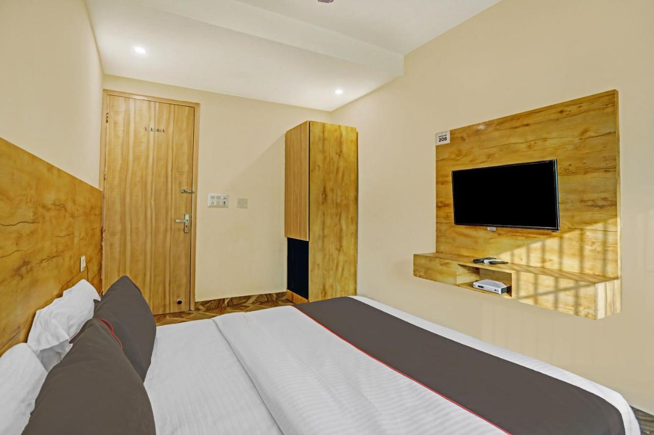 Oyo 81641 Collection O Hotel A1 Residency Нью-Дели Экстерьер фото