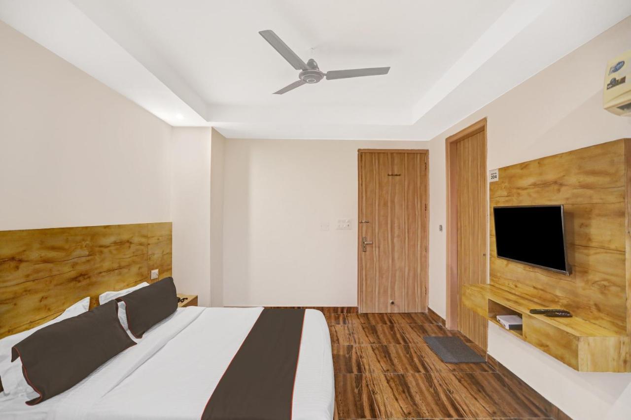 Oyo 81641 Collection O Hotel A1 Residency Нью-Дели Экстерьер фото
