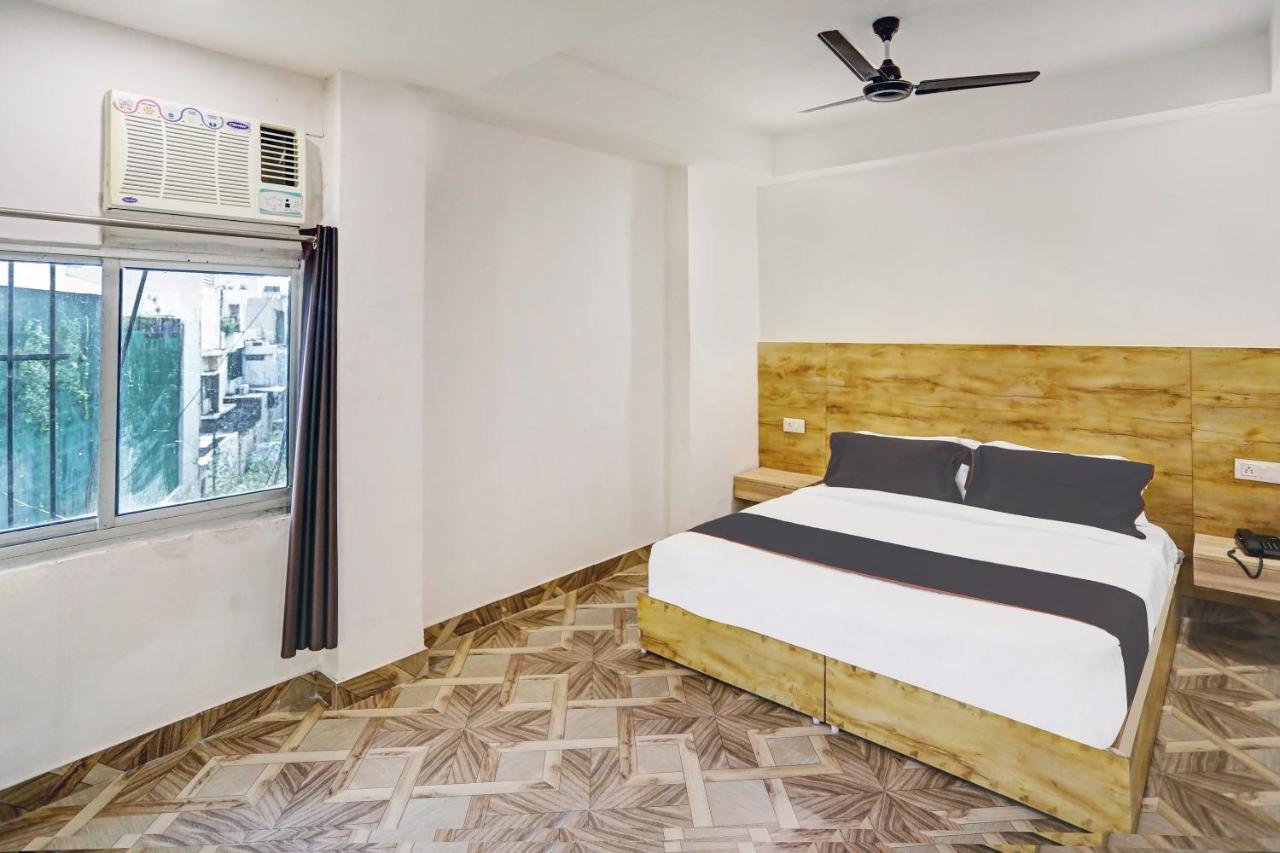 Oyo 81641 Collection O Hotel A1 Residency Нью-Дели Экстерьер фото
